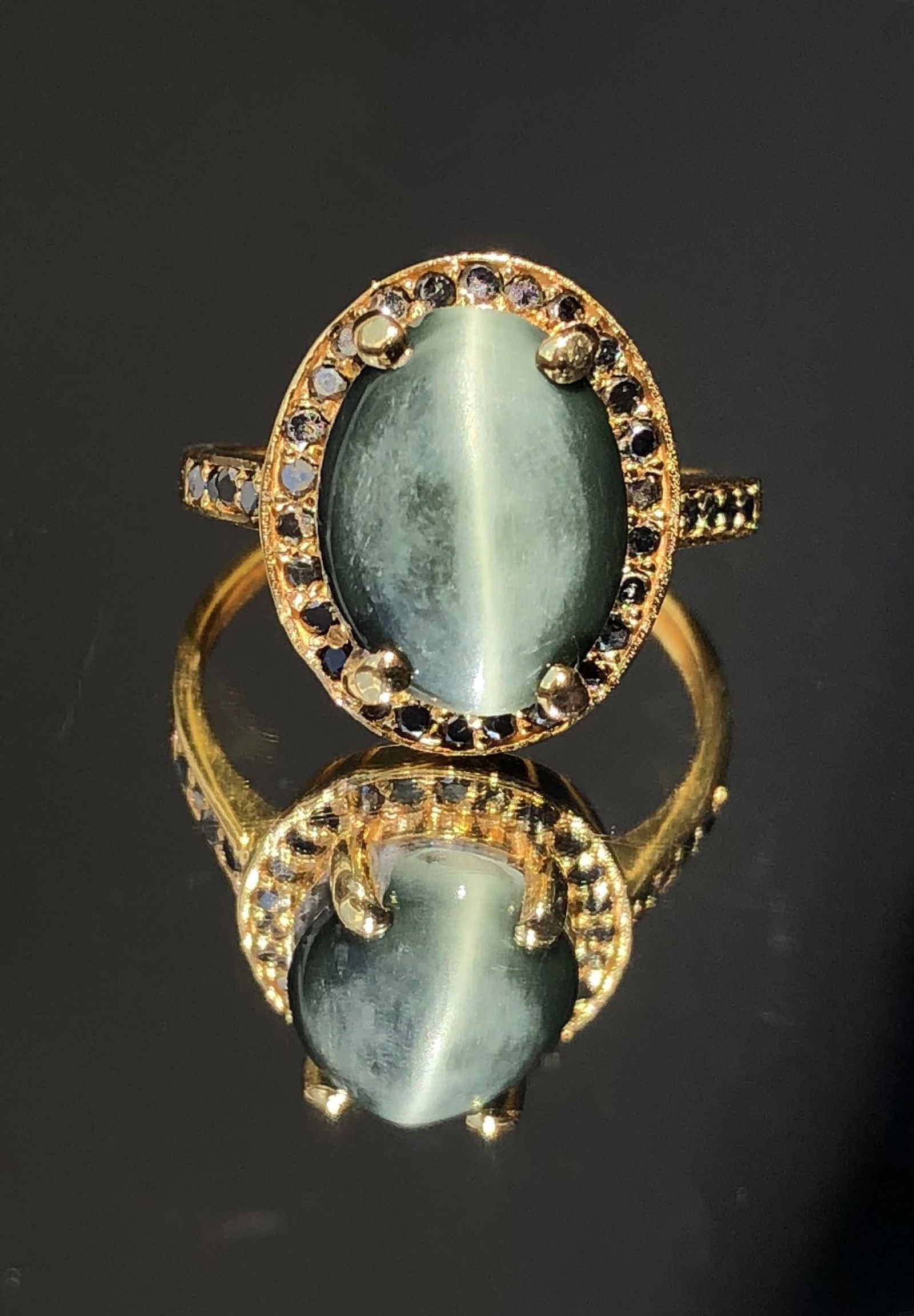Beautiful Natural 3.05ct Cat’s Eye Ring With Natural Black Diamonds and 18k Gold - 3
