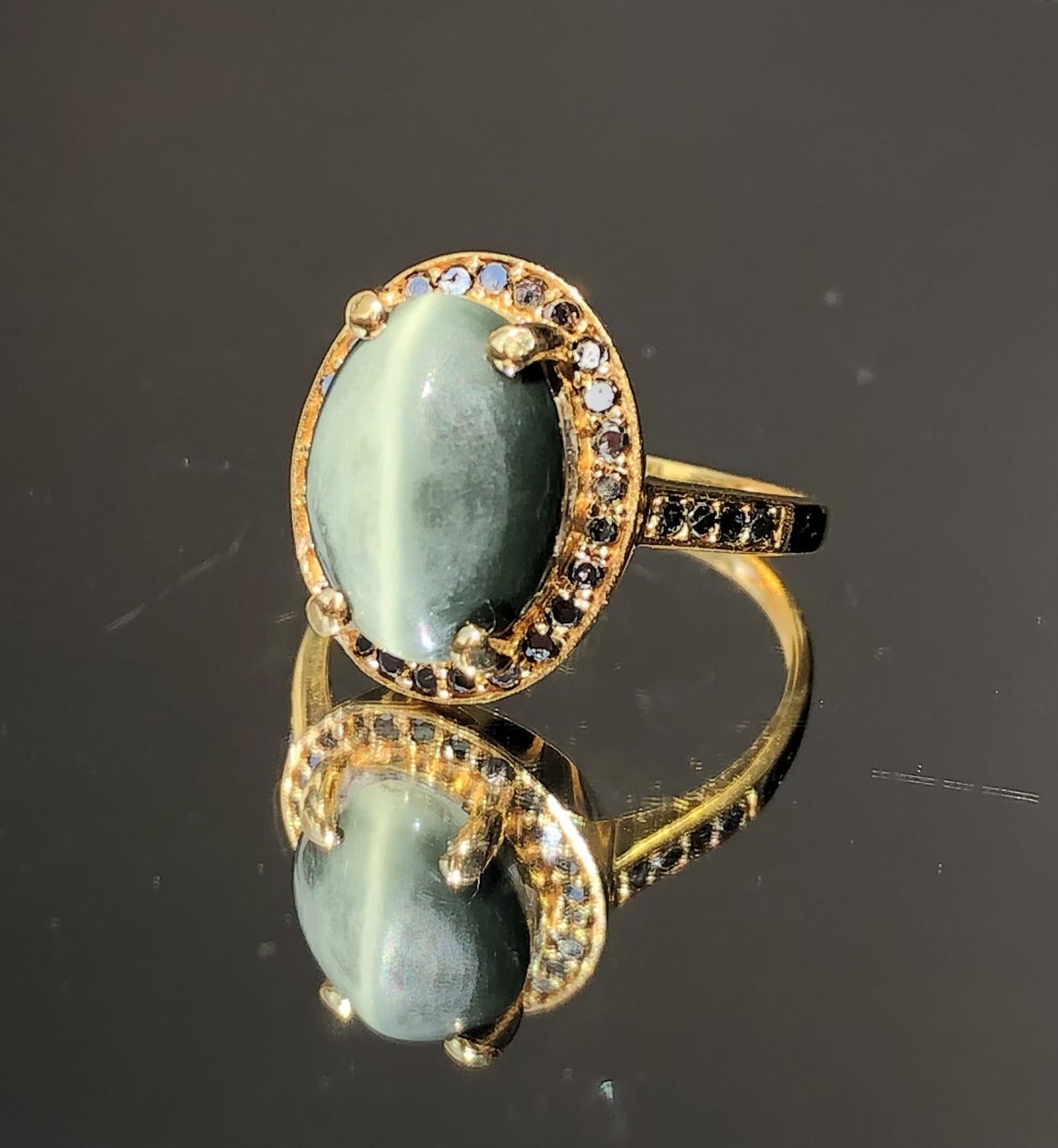 Beautiful Natural 3.05ct Cat’s Eye Ring With Natural Black Diamonds and 18k Gold - 5