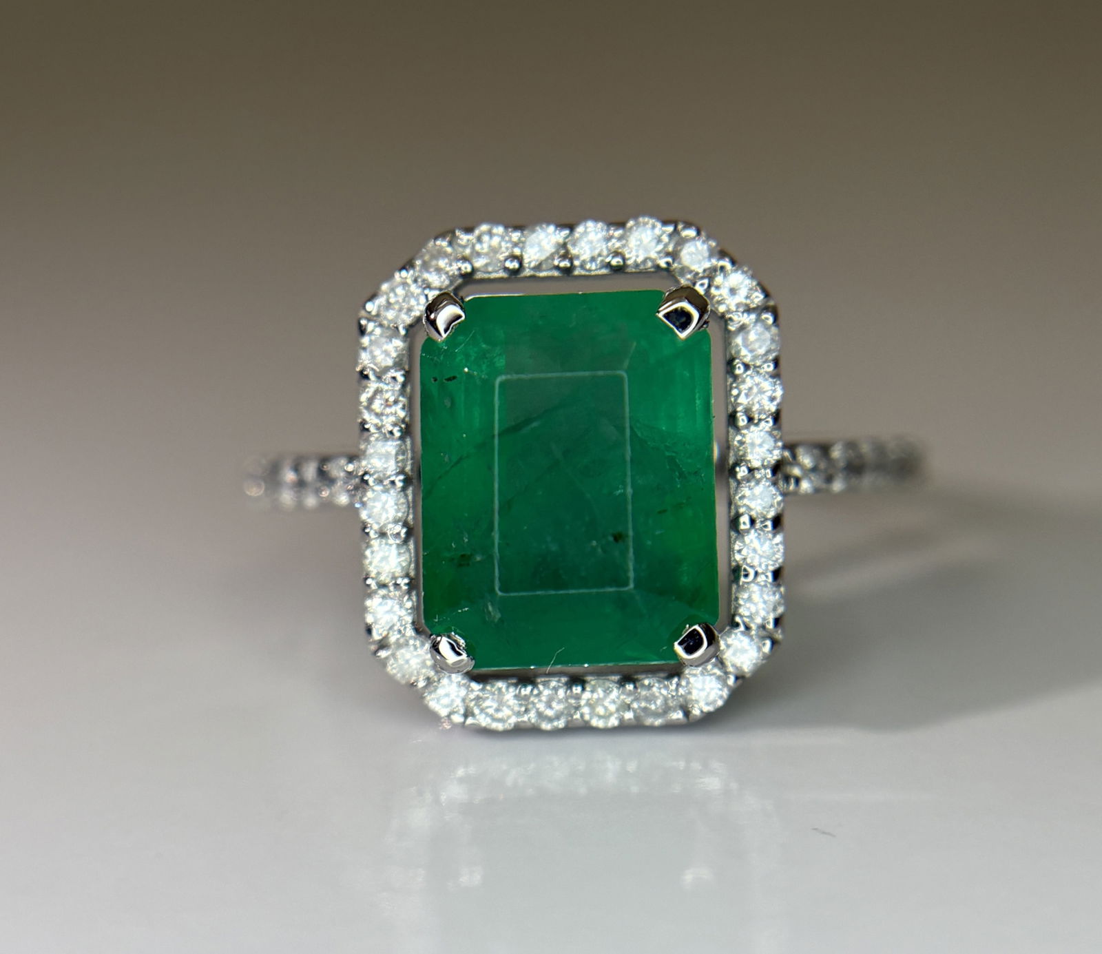 Beautiful 3.50 CT Natural Emerald Ring With Natural Diamonds & Platinum 950 (1 of 12)