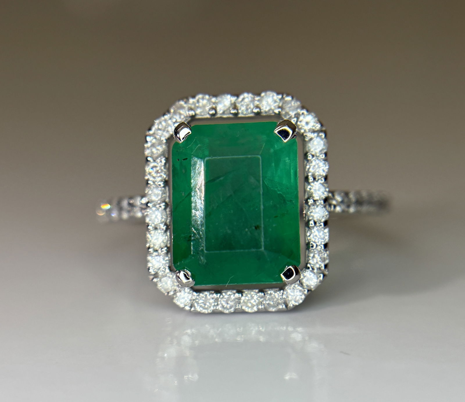 Beautiful 3.50 CT Natural Emerald Ring With Natural Diamonds & Platinum 950 - 2