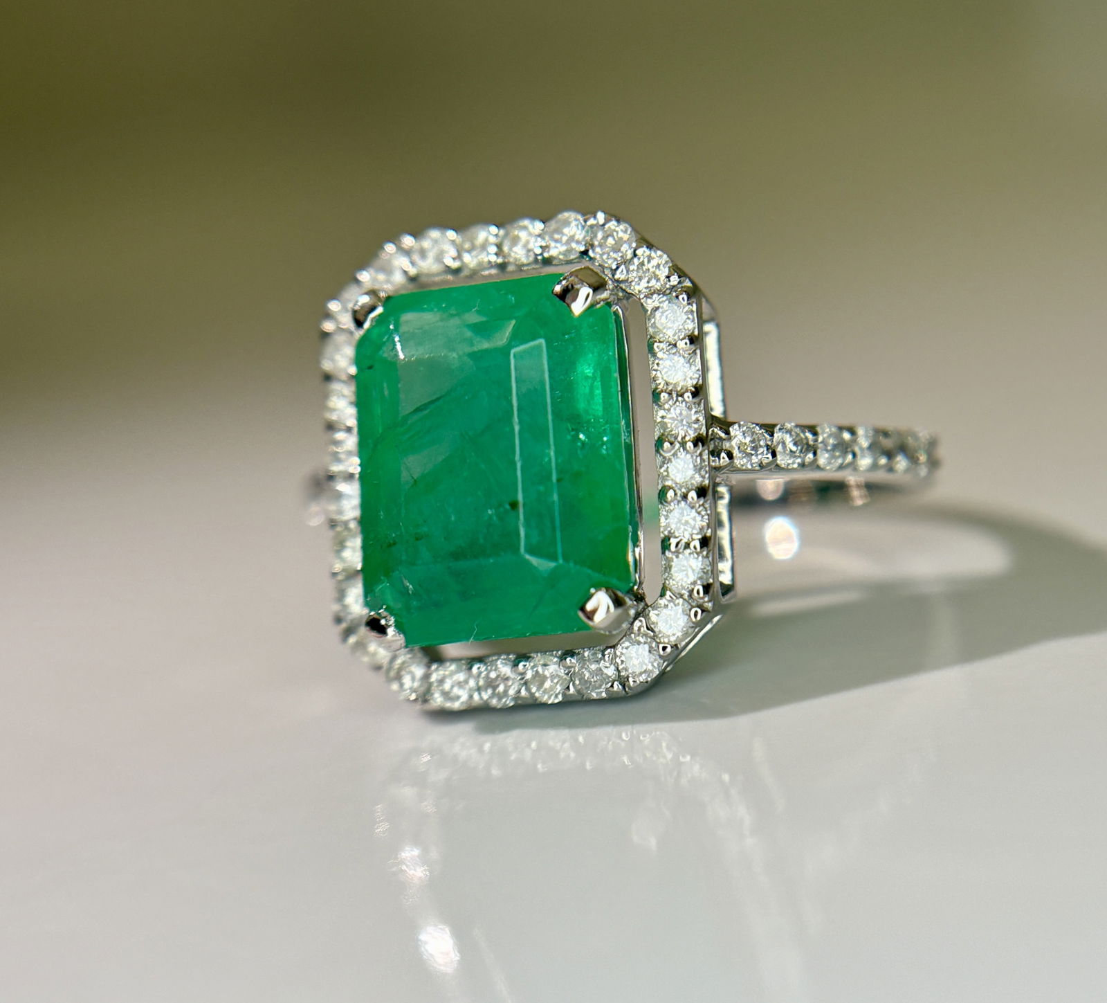 Beautiful 3.50 CT Natural Emerald Ring With Natural Diamonds & Platinum 950 - 4