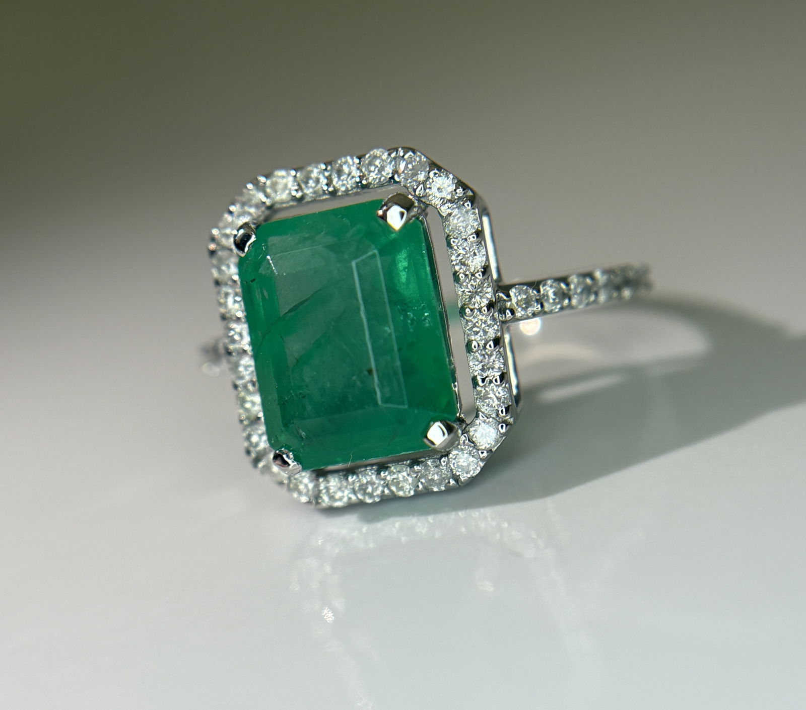 Beautiful 3.50 CT Natural Emerald Ring With Natural Diamonds & Platinum 950 - 5