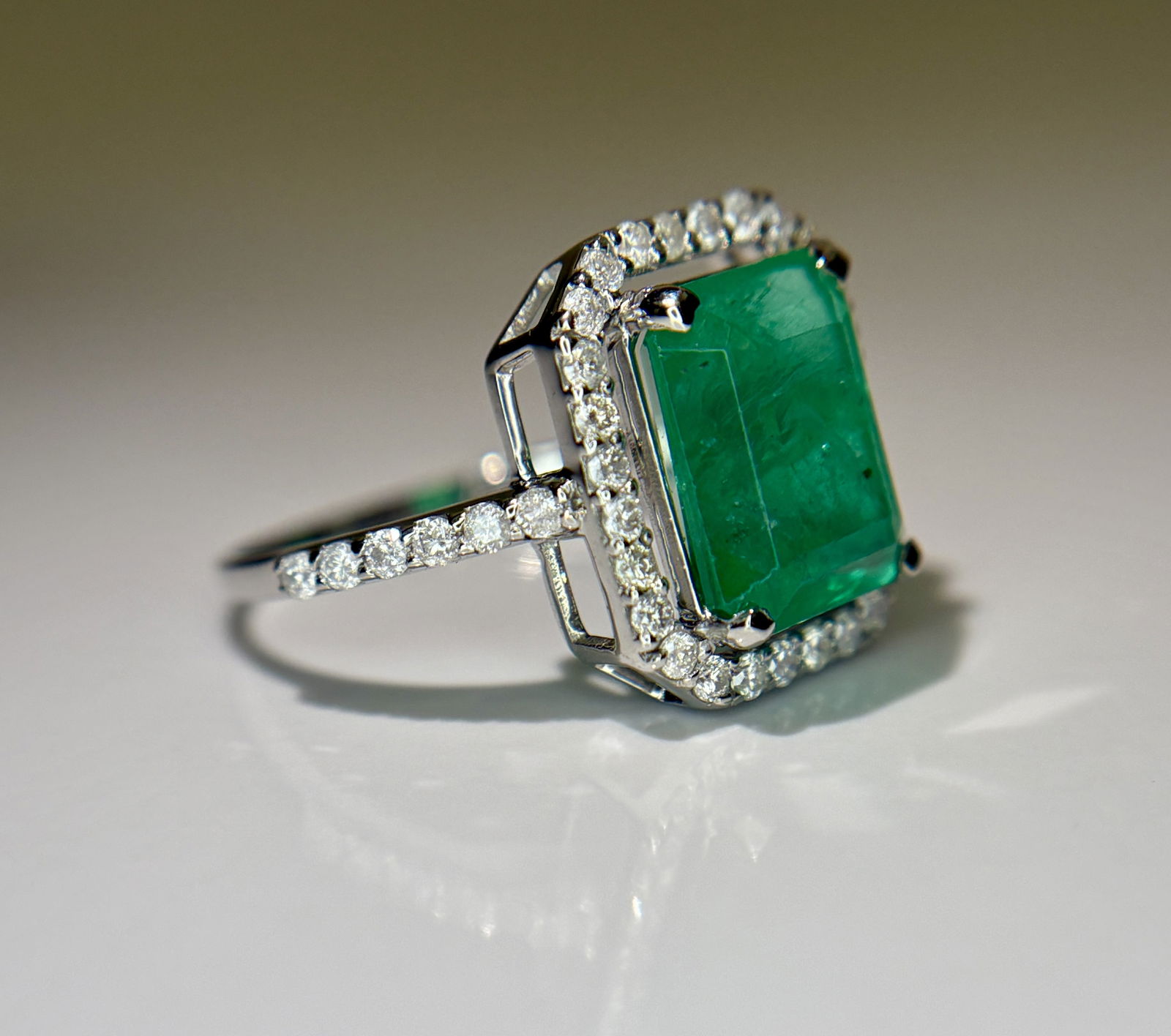 Beautiful 3.50 CT Natural Emerald Ring With Natural Diamonds & Platinum 950 - 9