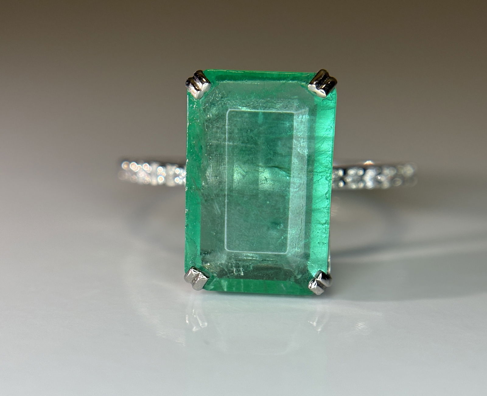 Beautiful 3.66 CT Natural Emerald Ring With Natural Diamonds & Platinum 950 (1 of 9)