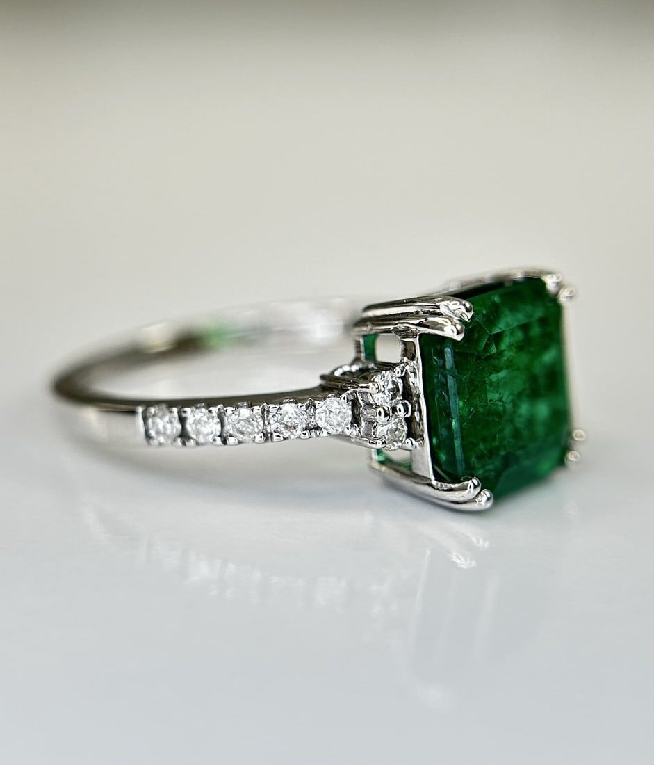 Beautiful Natural Emerald 2.30 CT With Natural Diamonds & 18k Gold - 5