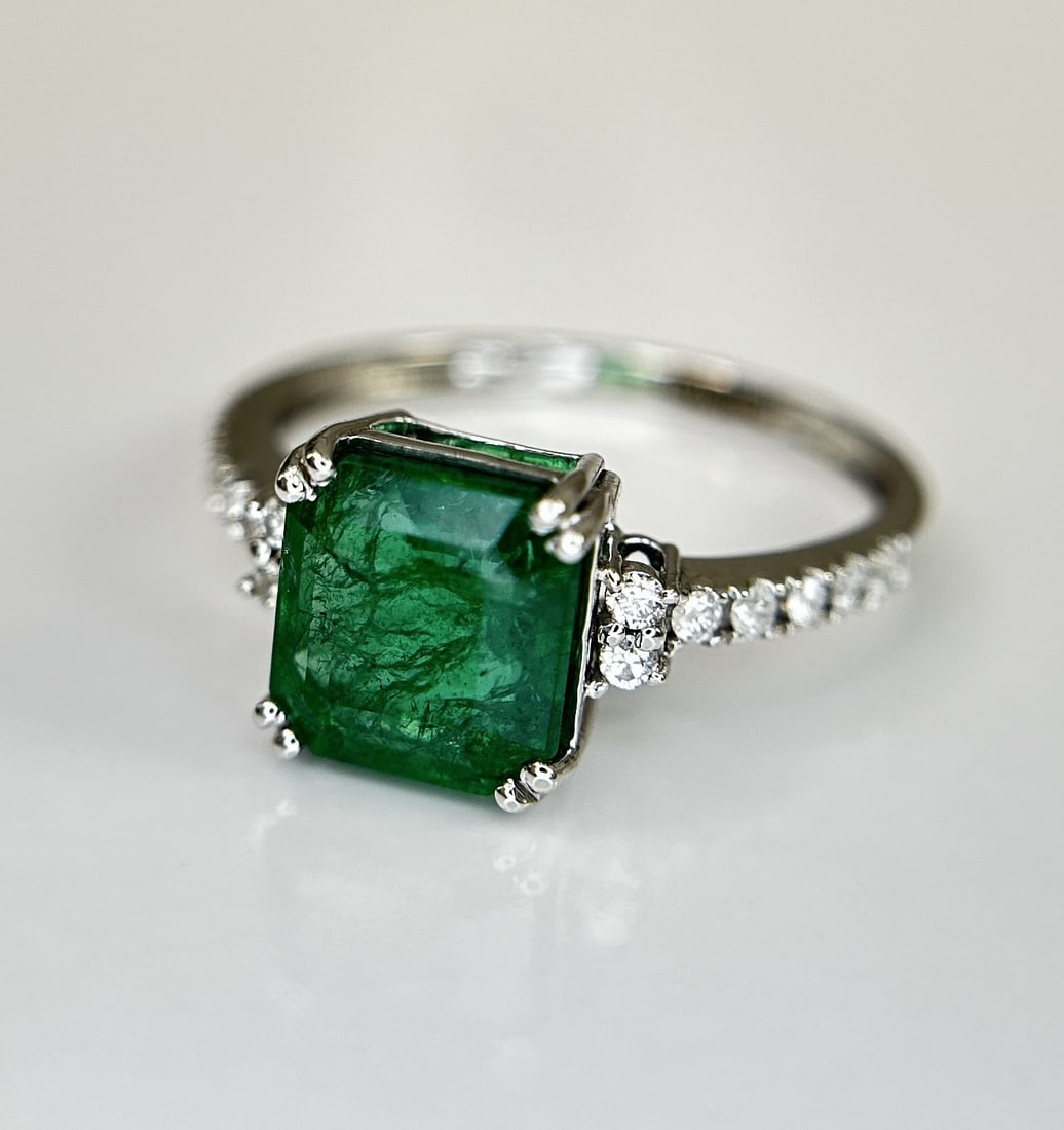 Beautiful Natural Emerald 2.30 CT With Natural Diamonds & 18k Gold - 7