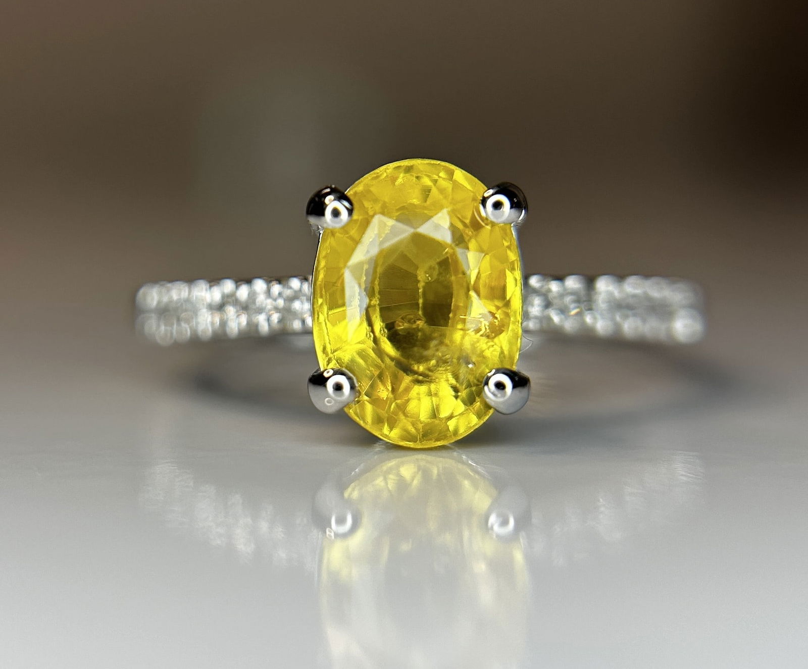 Beautiful 2.44 CT Unheated Yellow Sapphire With Natural Diamonds & 18k Gold: Title: Beautiful 2.44 CT Unheated Yellow Sapphire With Natural Diamonds & 18k Gold Description: Beautiful 2.44 CT Unheated Yellow Sapphire With Natural Diamonds & 18k Gold