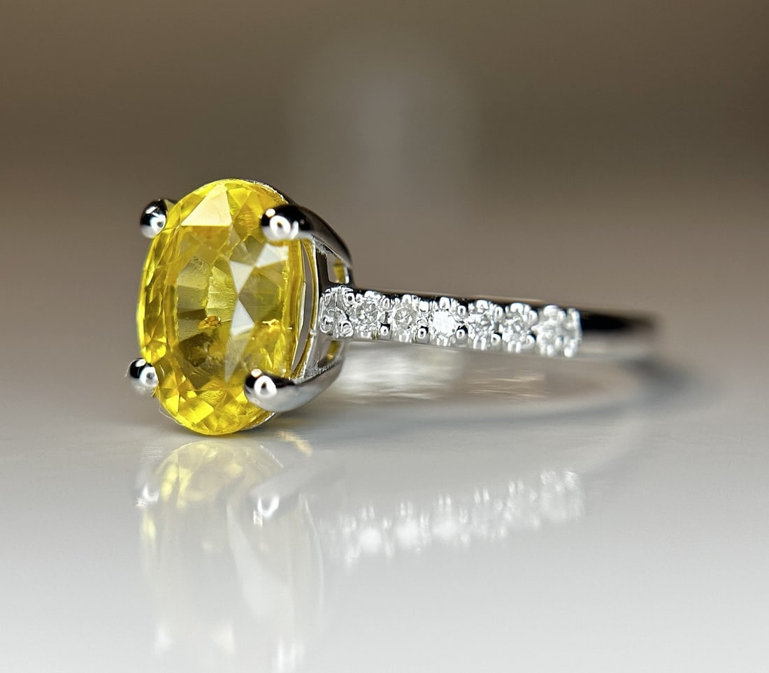 Beautiful 2.44 CT Unheated Yellow Sapphire With Natural Diamonds & 18k Gold - 2