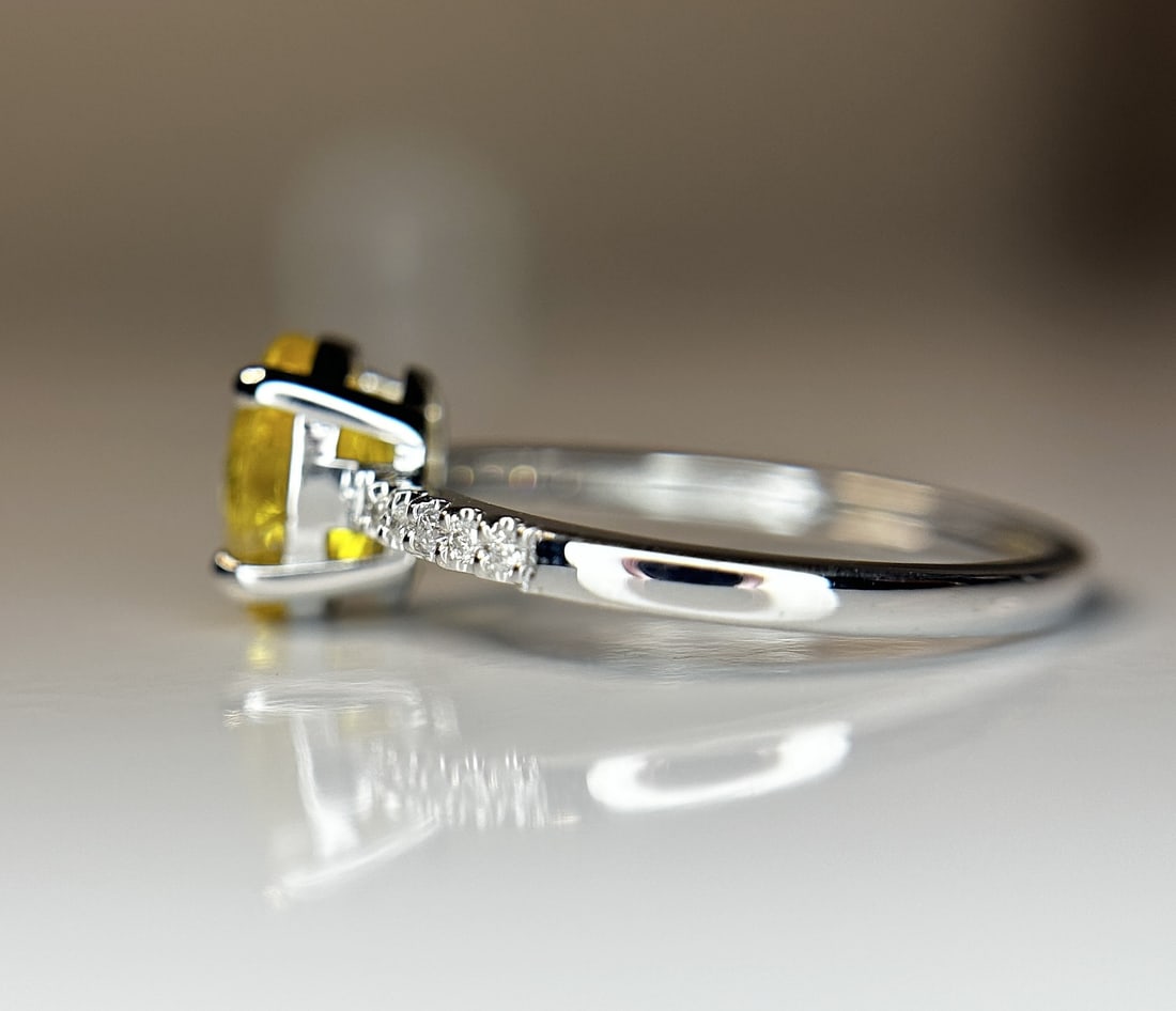 Beautiful 2.44 CT Unheated Yellow Sapphire With Natural Diamonds & 18k Gold - 3