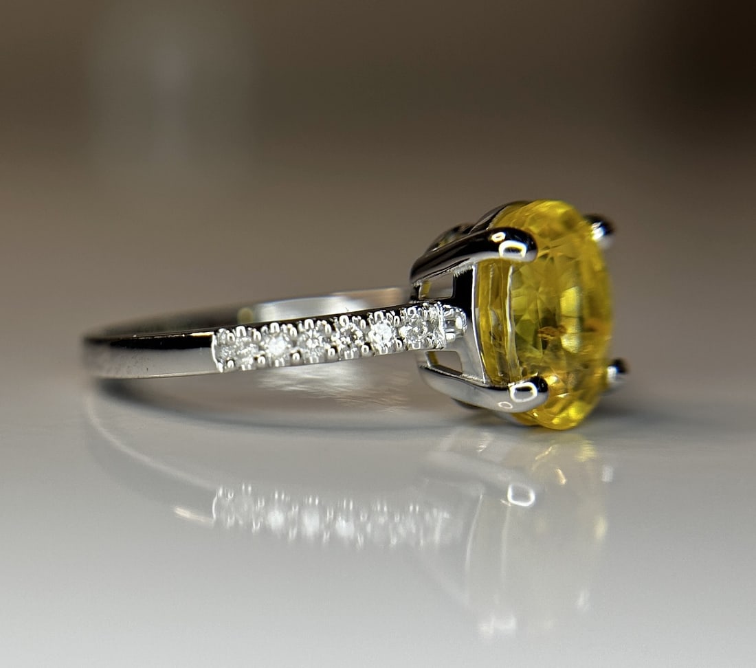 Beautiful 2.44 CT Unheated Yellow Sapphire With Natural Diamonds & 18k Gold - 6