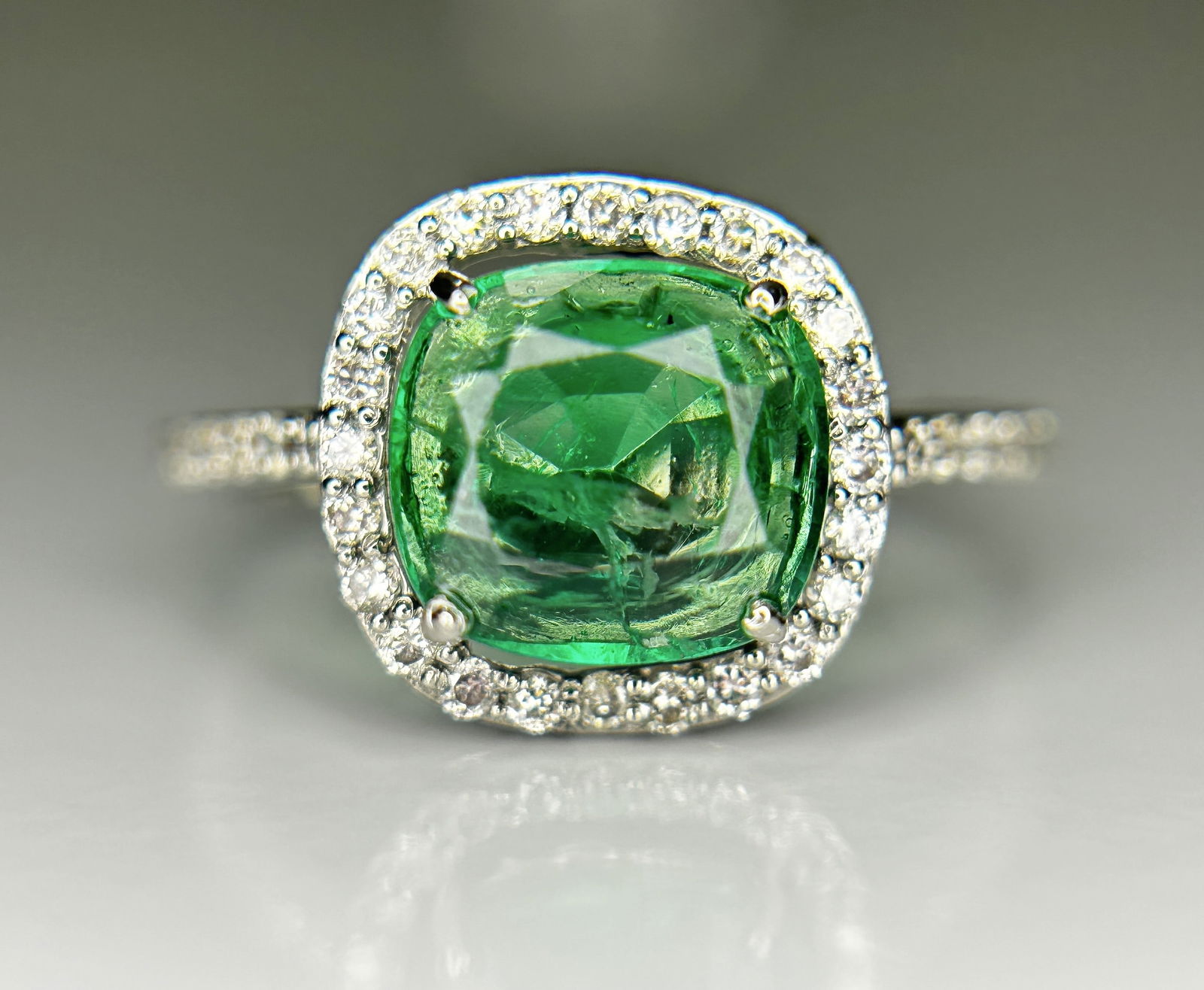 Beautiful 1.69 CT Natural Emerald Ring With Natural Diamonds & Platinum 950 (1 of 6)