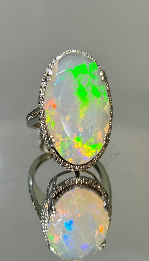Beautiful Faceted 7.74 CT Natural Opal Ring With Natural Diamond & 18k Gold - 2