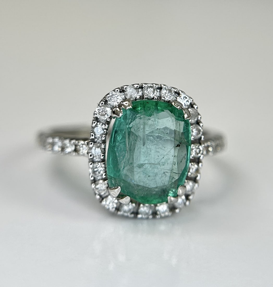 Beautiful Natural Emerald 2.42 CT With Natural Diamonds & 18k Gold - 2
