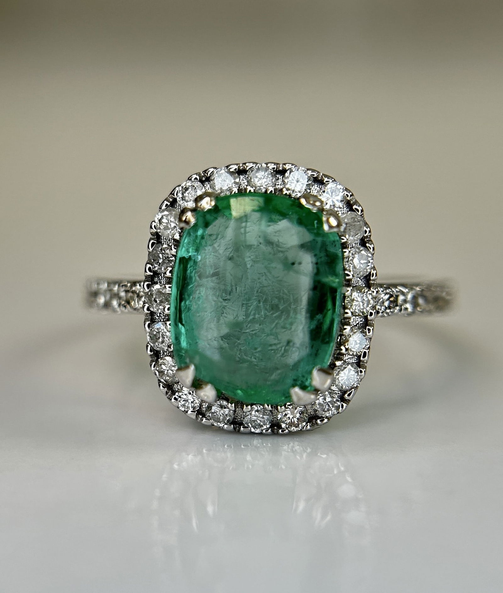 Beautiful Natural Emerald 2.42 CT With Natural Diamonds & 18k Gold - 6