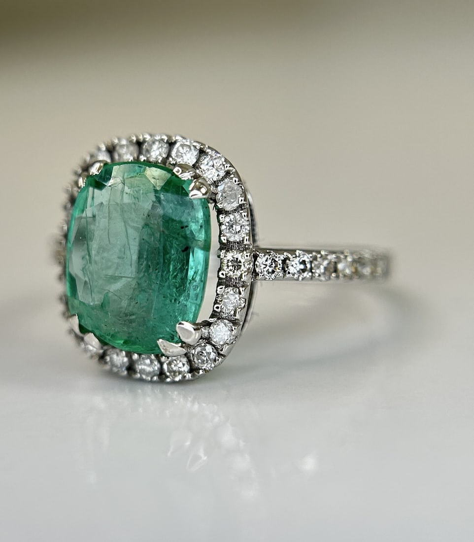 Beautiful Natural Emerald 2.42 CT With Natural Diamonds & 18k Gold - 7