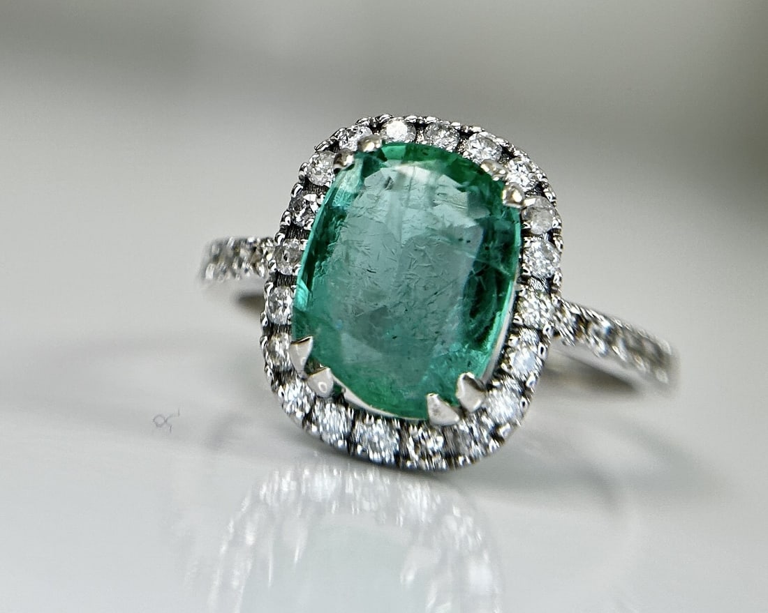 Beautiful Natural Emerald 2.42 CT With Natural Diamonds & 18k Gold - 8