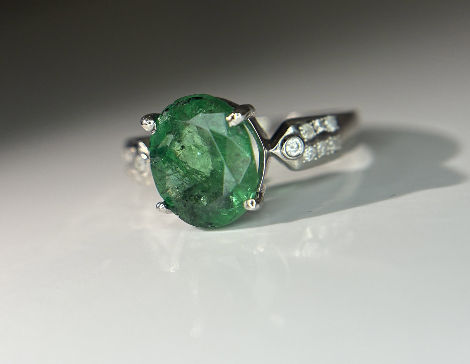 Beautiful 2.90 CT Natural Emerald Ring With Natural Diamonds & Platinum 950 - 5