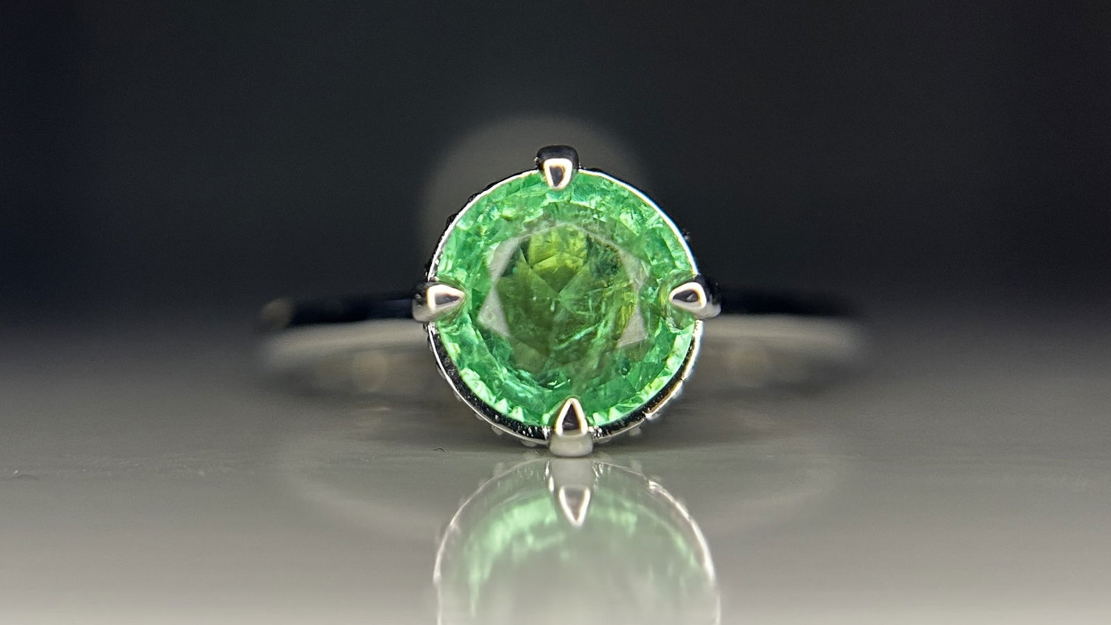 Beautiful 1.07ct Natural Emerald With Natural Diamonds & 18k Gold (1 of 10)