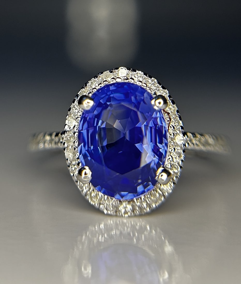 Beautiful 3.04ct Unheated Ceylon Blue Sapphire With Natural Diamonds & 18k Gold: Title: Beautiful 3.04ct Unheated Ceylon Blue Sapphire With Natural Diamonds & 18k Gold Description: Beautiful 3.04ct Unheated Ceylon Blue Sapphire With Natural Diamonds & 18k