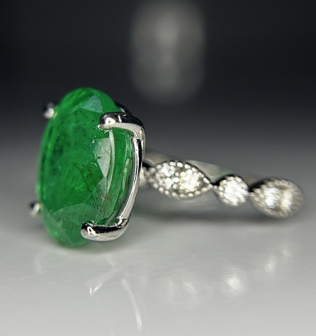 Beautiful 7.43ct Natural Emerald With Natural Diamonds & 18k Gold - 3