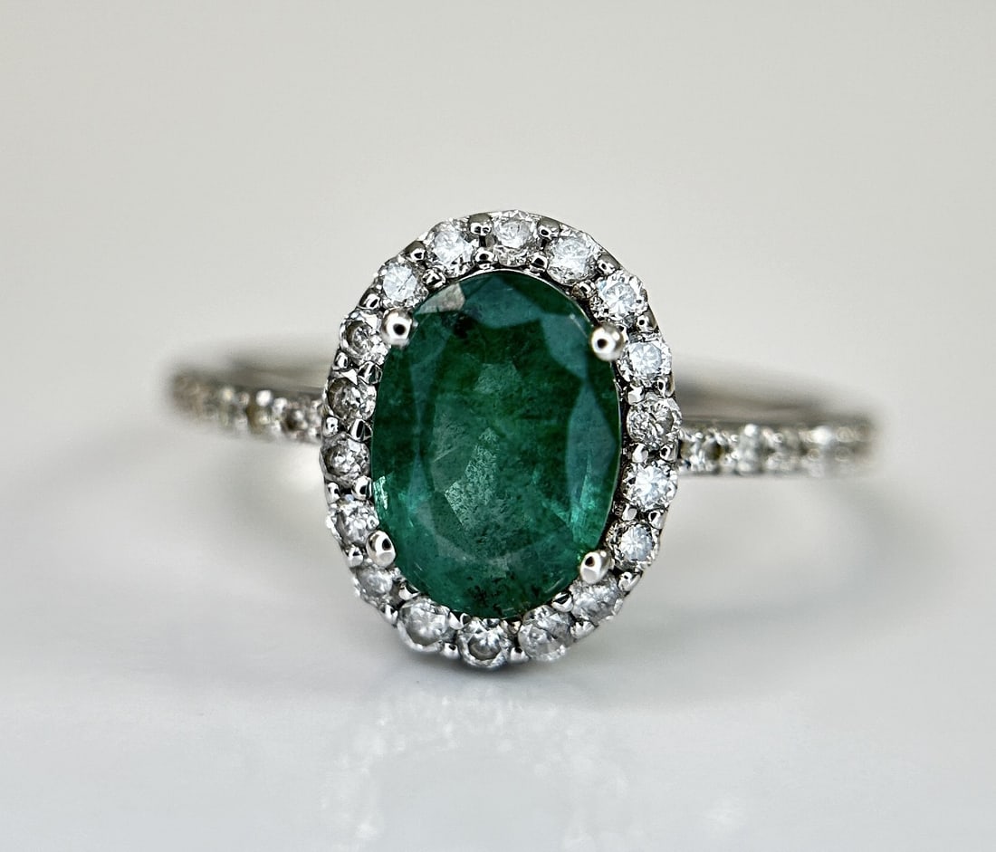 Beautiful Natural Emerald 1.22CT With Natural Diamonds & 18k Gold - 2
