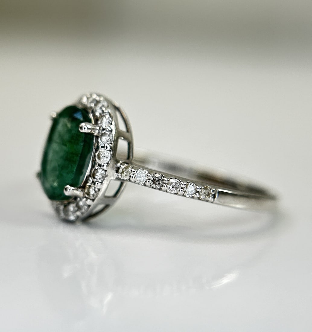 Beautiful Natural Emerald 1.22CT With Natural Diamonds & 18k Gold - 3