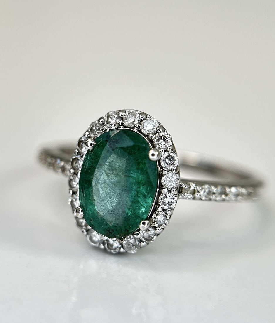 Beautiful Natural Emerald 1.22CT With Natural Diamonds & 18k Gold - 7
