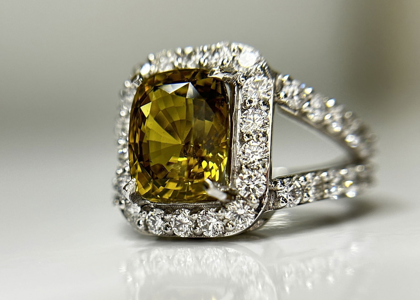 GIA Certified Natural Alexandrite 4.17ct Ring With 1.55 Cts Diamond & 18k White - 2