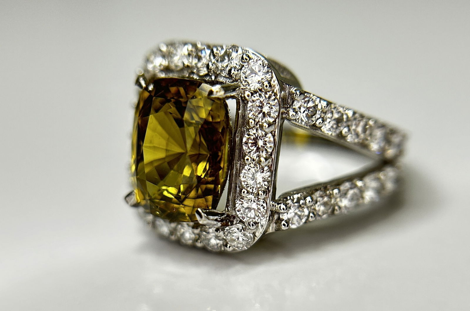 GIA Certified Natural Alexandrite 4.17ct Ring With 1.55 Cts Diamond & 18k White - 4