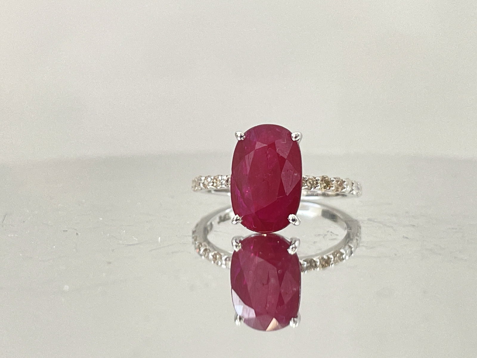Natural Burma Ruby 3.26 CT With Natural Diamonds & 18k Gold (1 of 6)