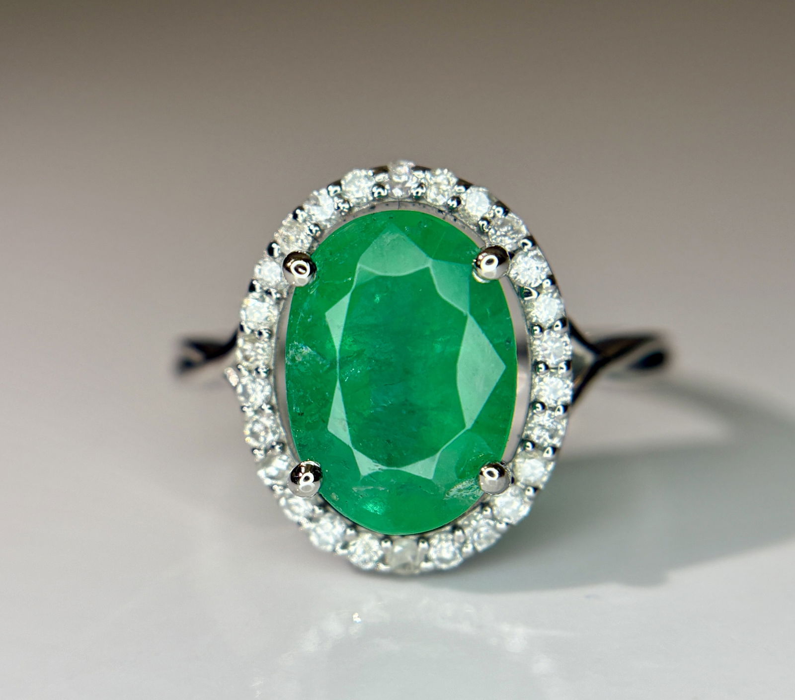 Beautiful 2.70 CT Natural Emerald Ring With Natural Diamonds & Platinum 950 (1 of 12)