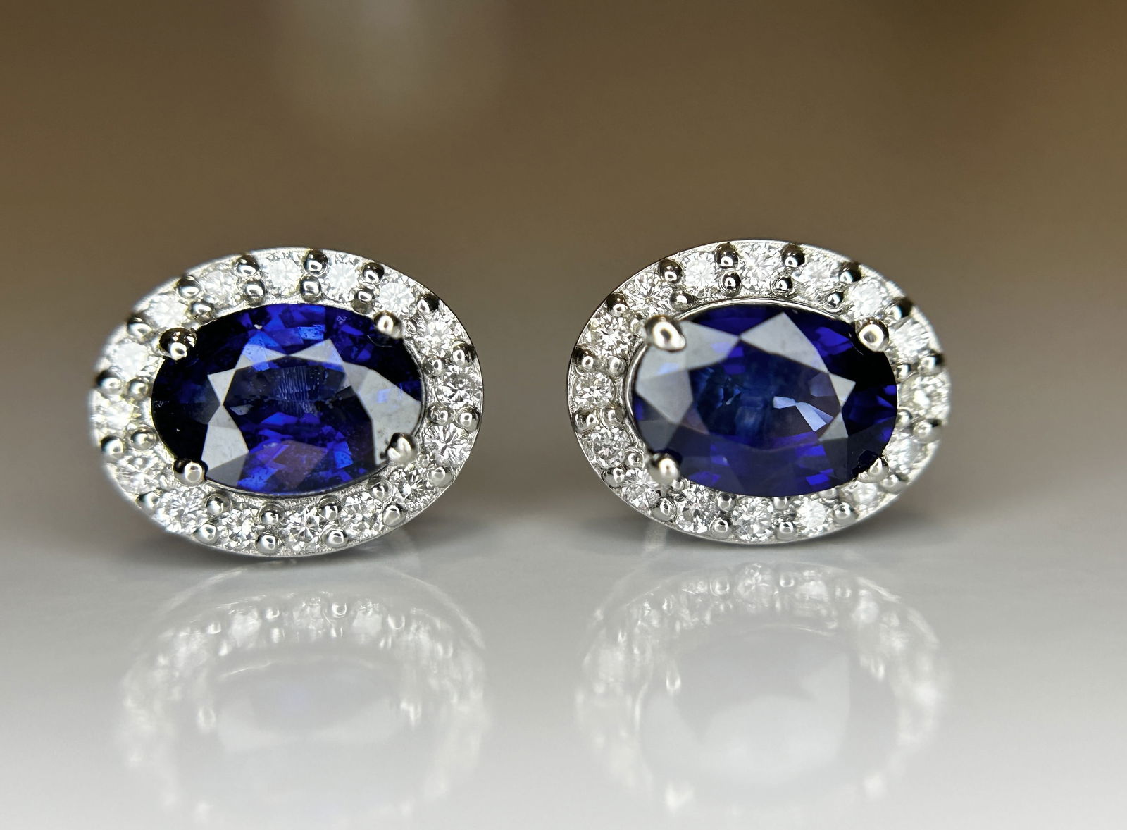 Beautiful 1.85ct Natural Unheated Blue Sapphire Earrings With Diamonds & 950 Platinum - 2