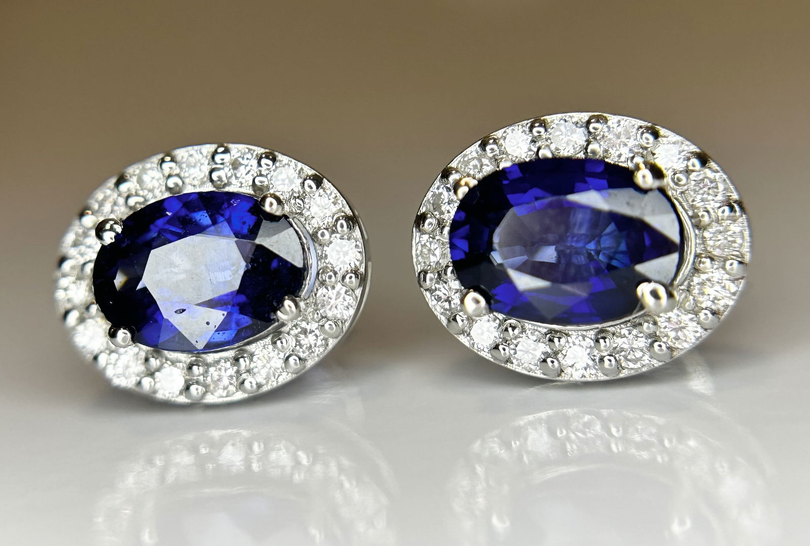Beautiful 1.85ct Natural Unheated Blue Sapphire Earrings With Diamonds & 950 Platinum - 4
