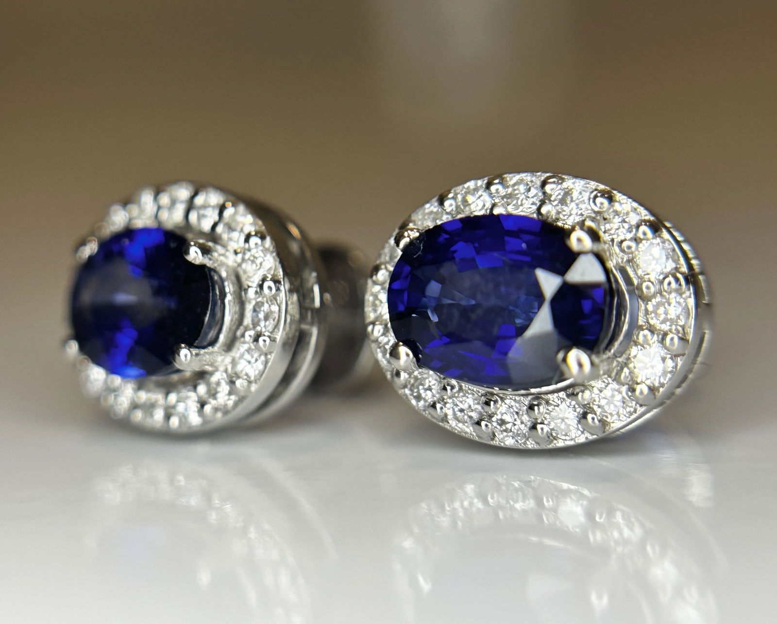 Beautiful 1.85ct Natural Unheated Blue Sapphire Earrings With Diamonds & 950 Platinum - 6