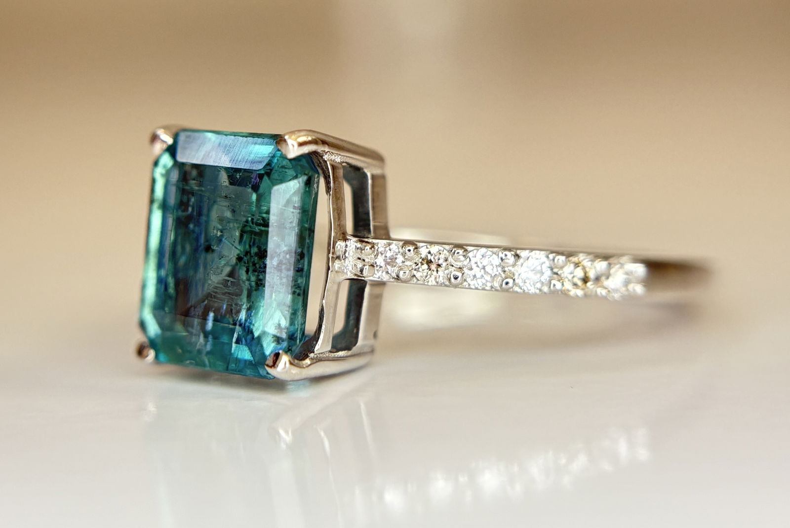 Beautiful 1.86 CT Natural Emerald Ring With Natural Diamonds & Platinum 950 - 2