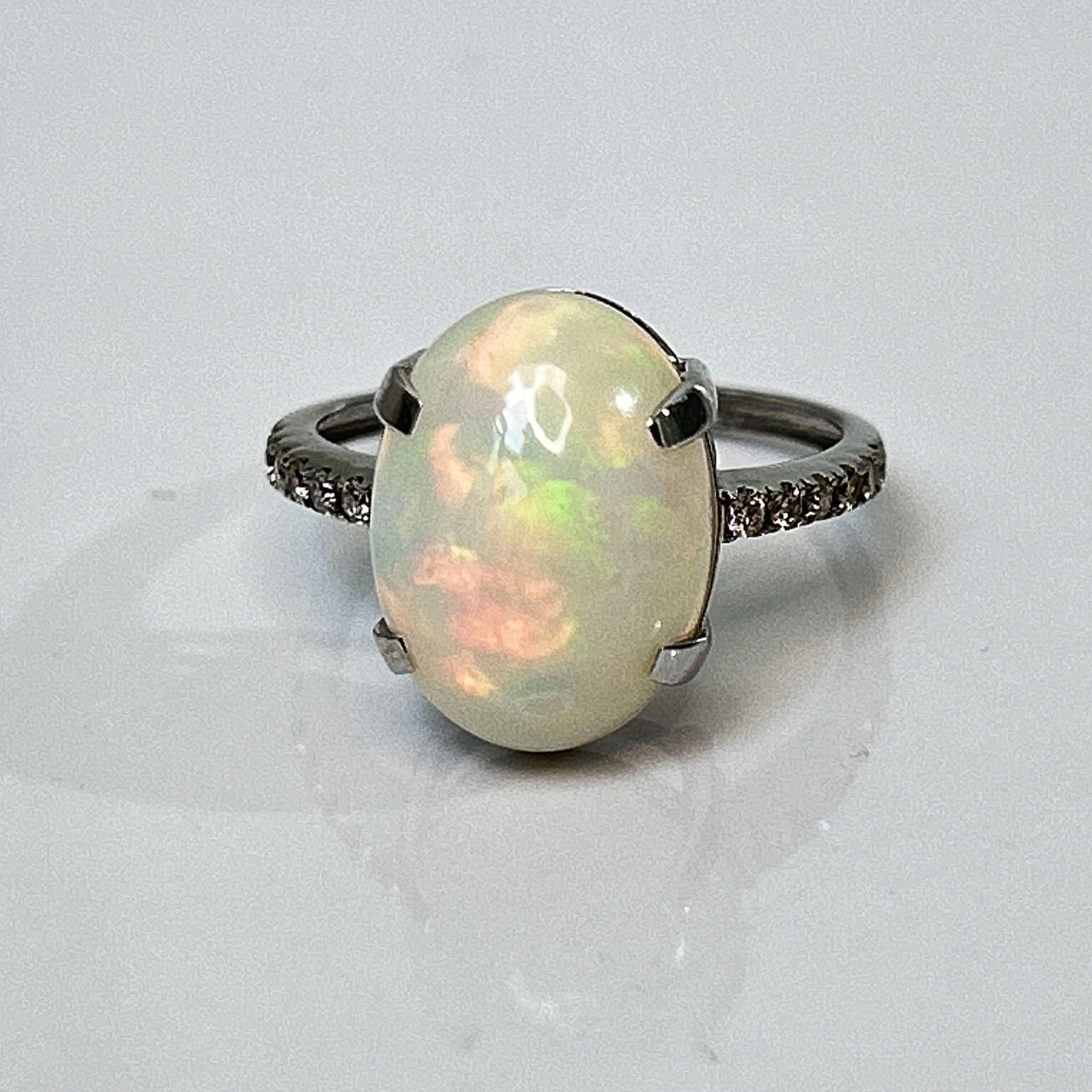 Beautiful Natural Opal 3.86 CT Ring With Natural Diamond and 18k Gold (1 of 14)
