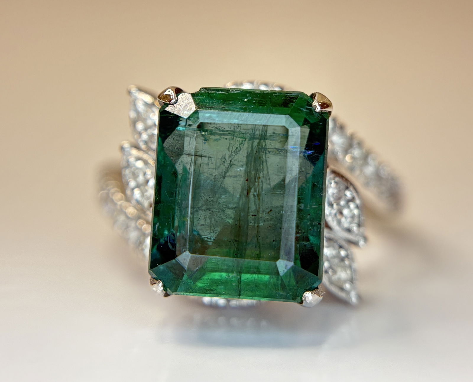 Beautiful 5.45 CT Natural Emerald With Natural Diamonds & 18k Gold (1 of 11)