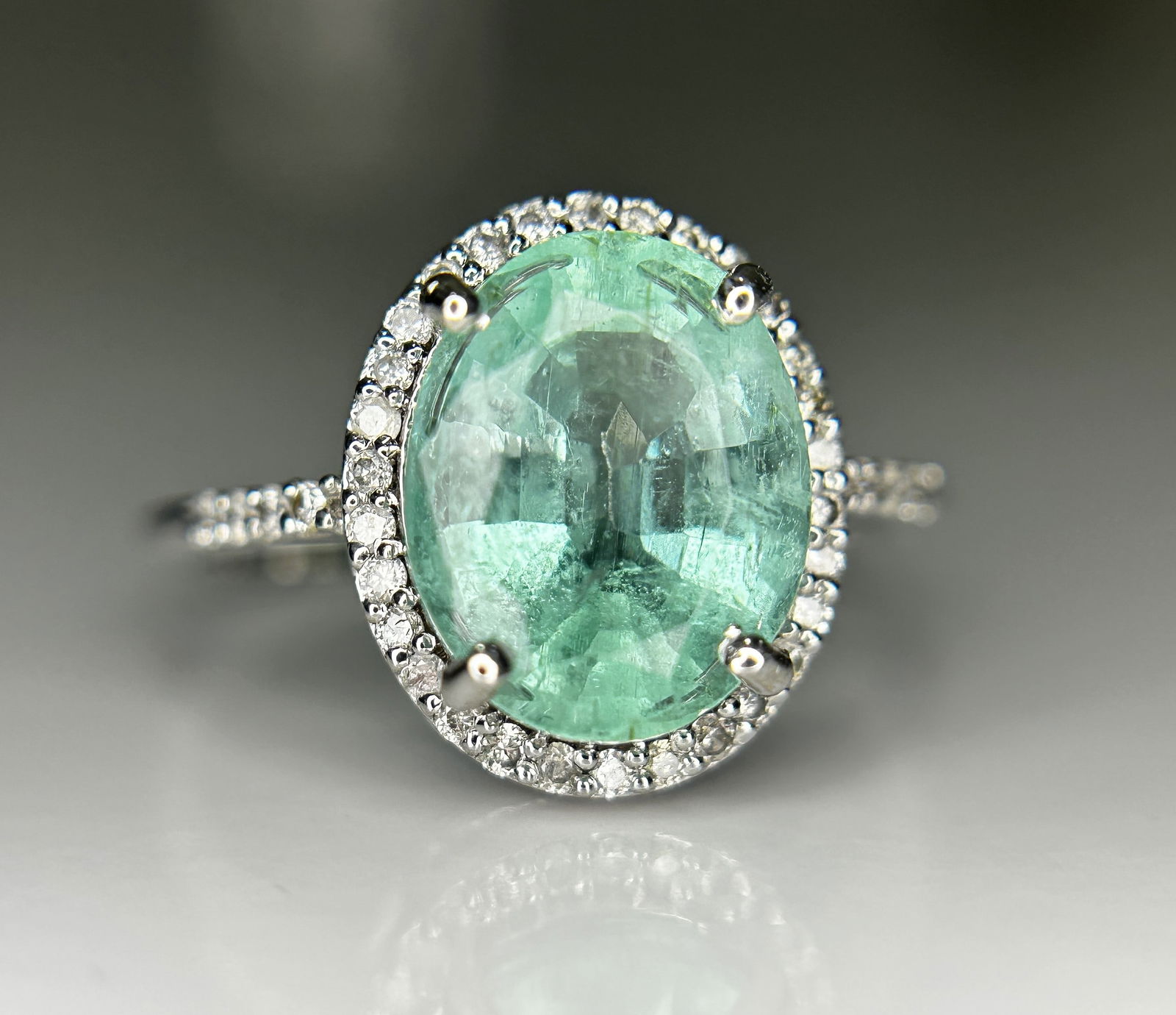 Beautiful 2.75 CT Untreated Columbian Natural Emerald Ring With Diamonds & 18k Gold (1 of 9)