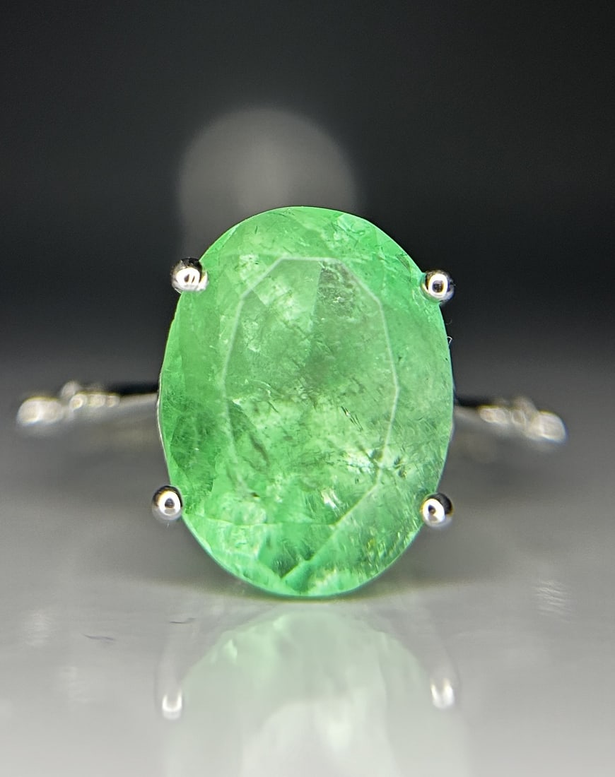 Beautiful 5.47ct Natural Colombian Emerald With Natural Diamonds & 18k Gold - 2