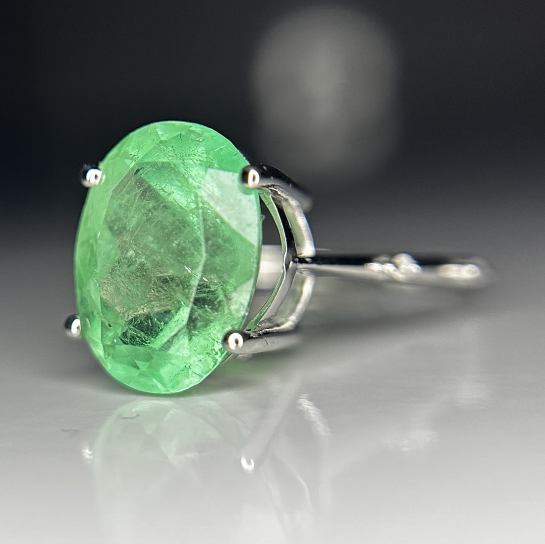 Beautiful 5.47ct Natural Colombian Emerald With Natural Diamonds & 18k Gold - 3