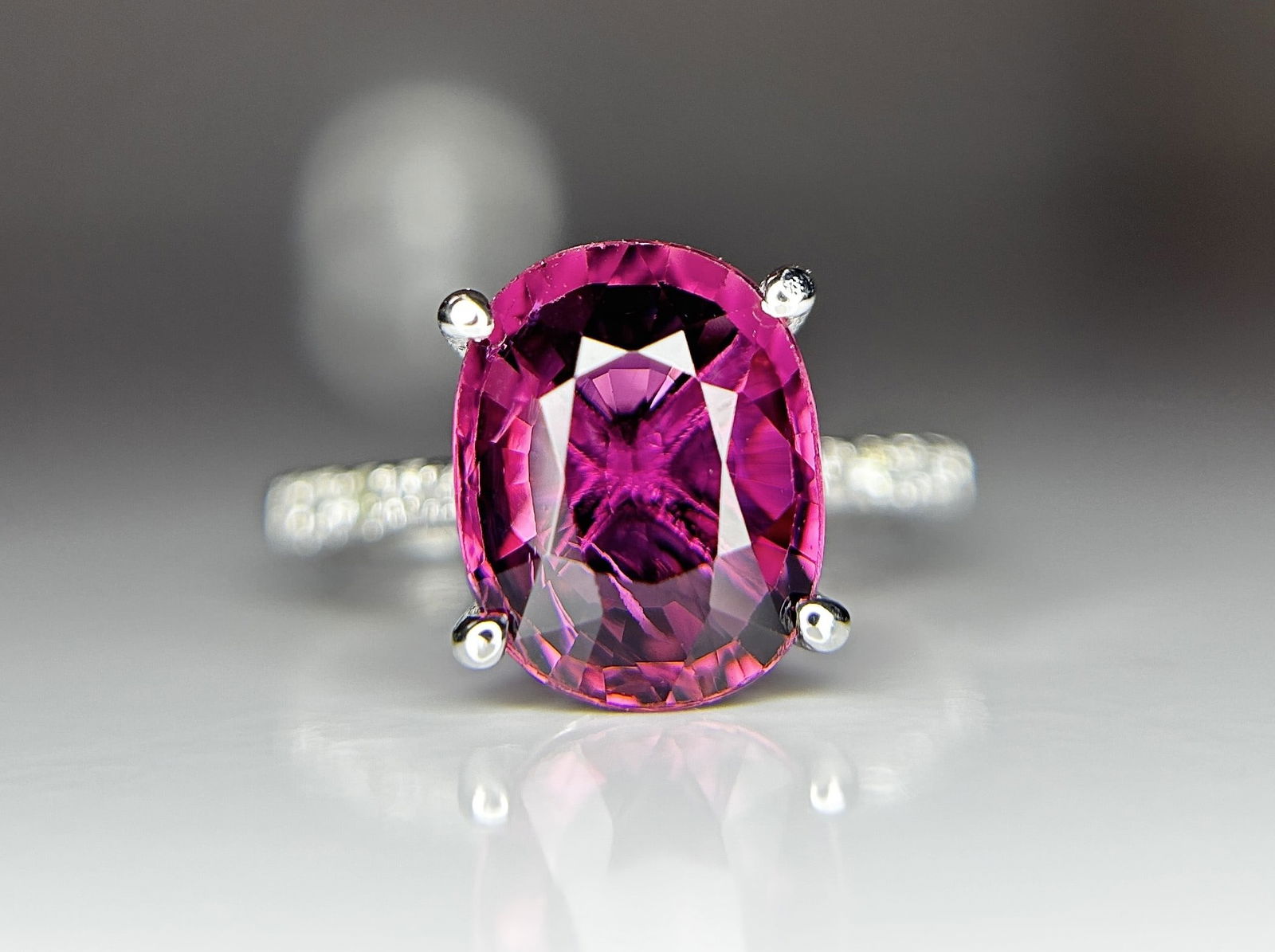 Beautiful 3.60CT Natural Pink Tourmaline With Natural Diamonds & 18k Gold: Title: Beautiful 3.60CT Natural Pink Tourmaline With Natural Diamonds & 18k Gold Description: Beautiful 3.60CT Natural Pink Tourmaline With Natural Diamonds & 18k Gold
