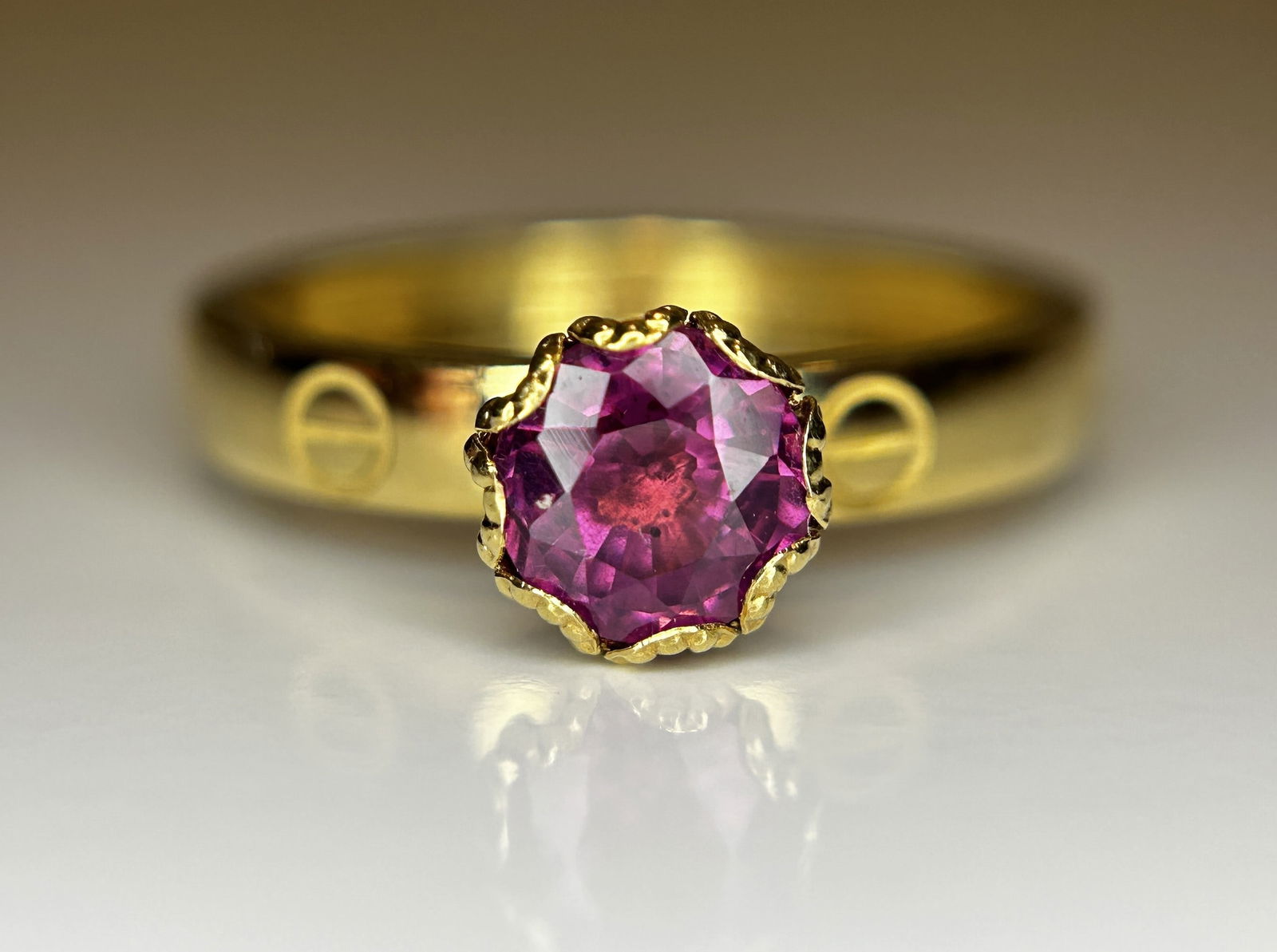 Beautiful 0.90 CT Natural Spinel Ring & 18k Yellow Gold (1 of 9)