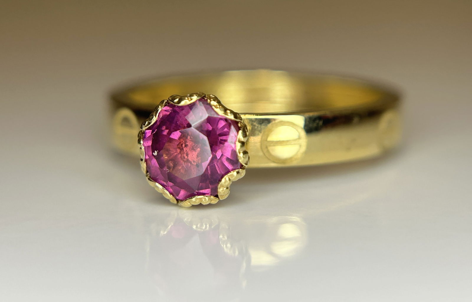 Beautiful 0.90 CT Natural Spinel Ring & 18k Yellow Gold - 2