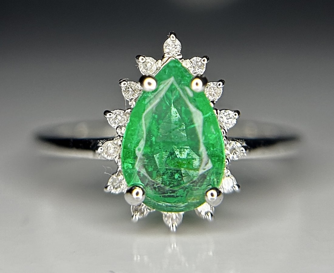 Beautiful 1.18ct Natural Emerald With Natural Diamonds & 18k Gold (1 of 10)
