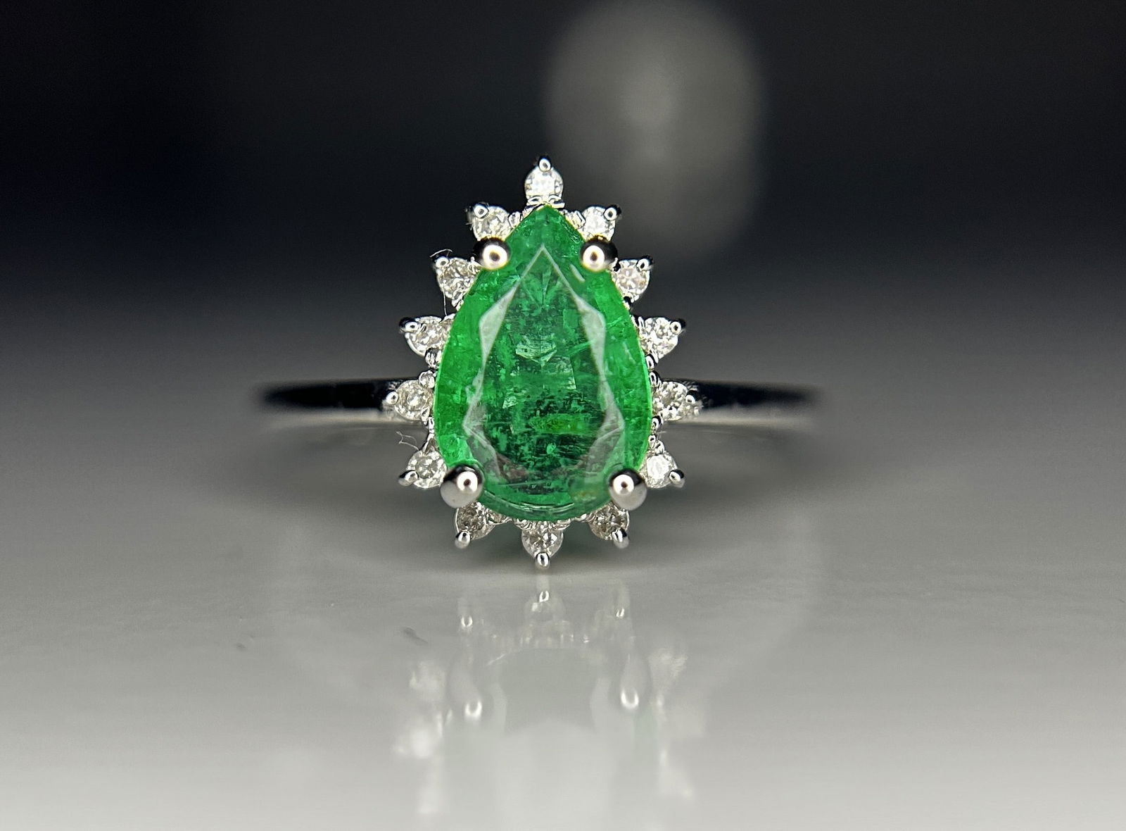 Beautiful 1.18ct Natural Emerald With Natural Diamonds & 18k Gold - 2