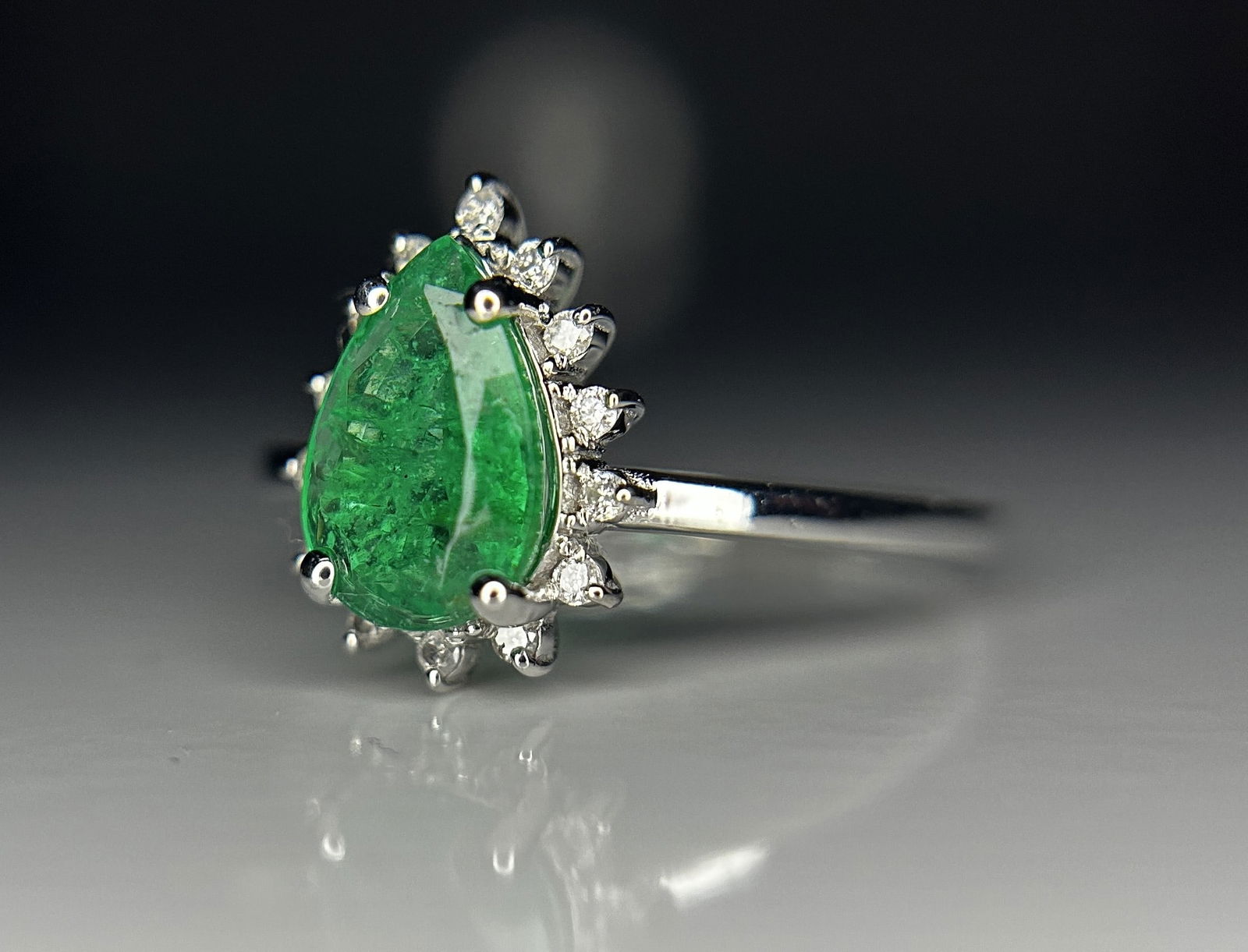 Beautiful 1.18ct Natural Emerald With Natural Diamonds & 18k Gold - 3