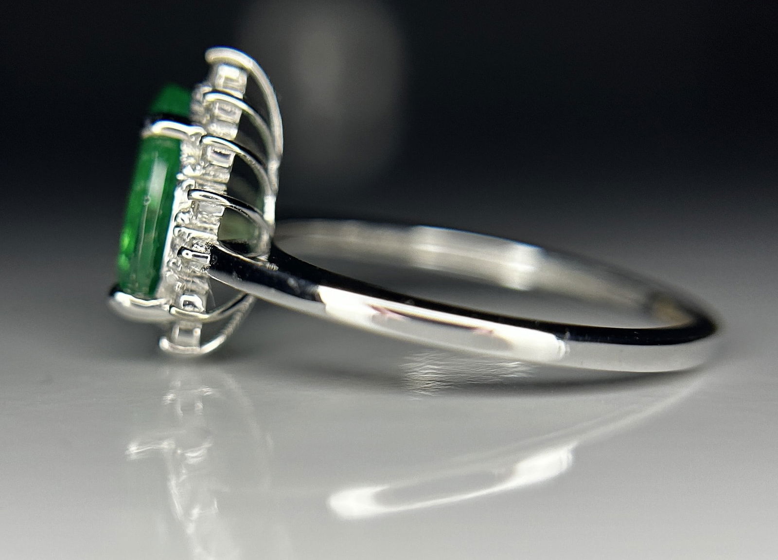 Beautiful 1.18ct Natural Emerald With Natural Diamonds & 18k Gold - 4