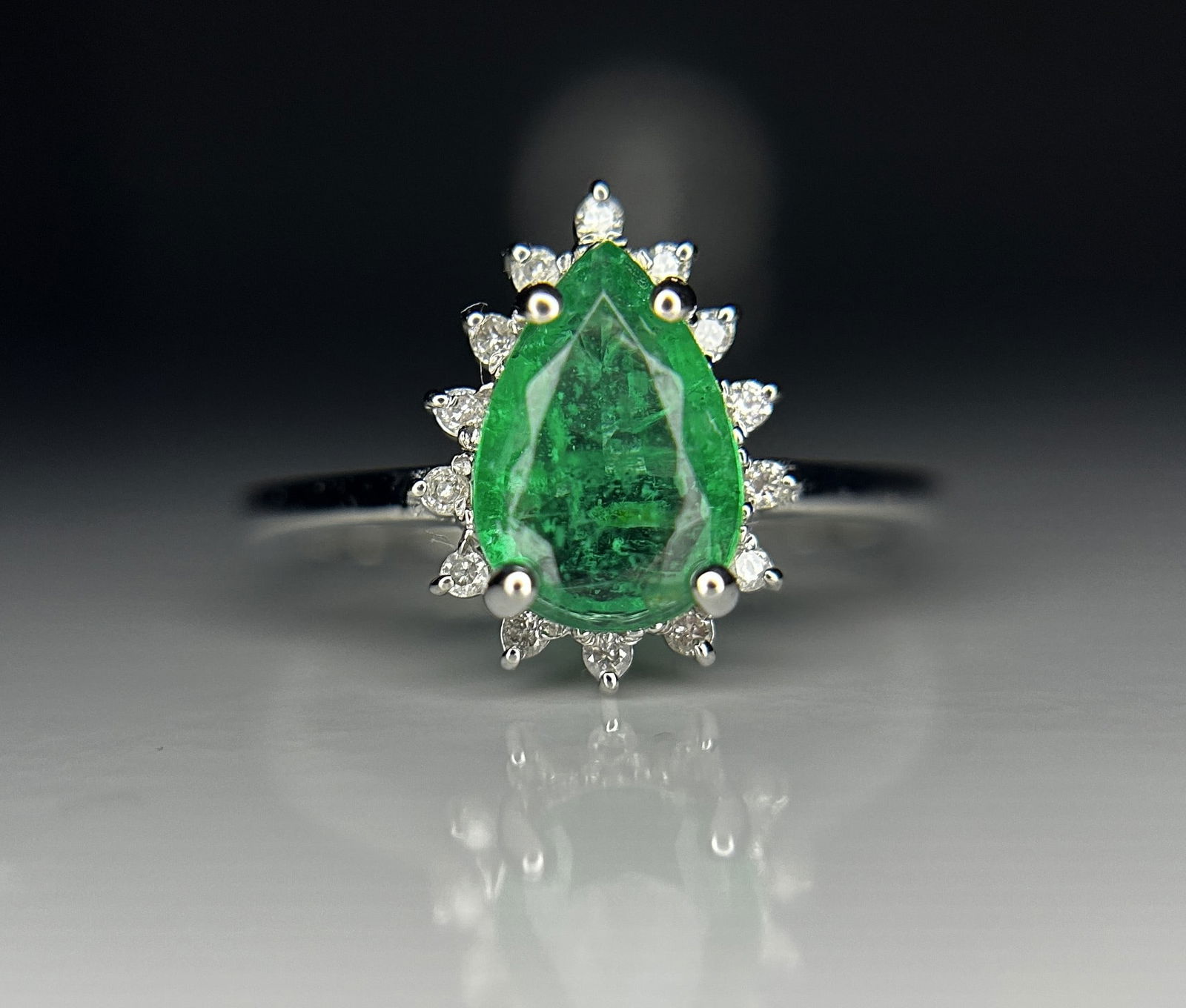 Beautiful 1.18ct Natural Emerald With Natural Diamonds & 18k Gold - 8