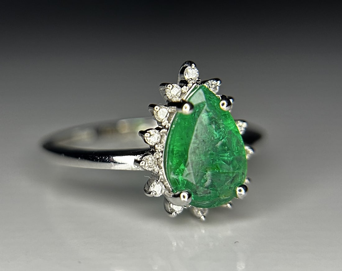 Beautiful 1.18ct Natural Emerald With Natural Diamonds & 18k Gold - 9