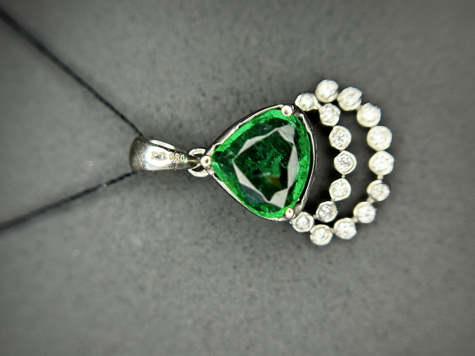 Beautiful 1.37ct Natural Emerald Pendant With Diamonds & 950 Platinum (1 of 11)